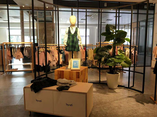 瓢虫之家童装店铺展示