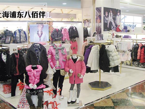 唯路易童装店铺展示