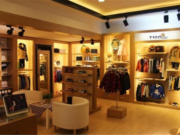 T100baby童装店铺展示