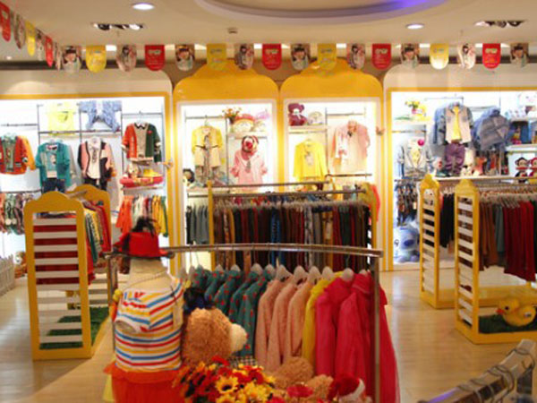 伟尼熊童装店铺展示