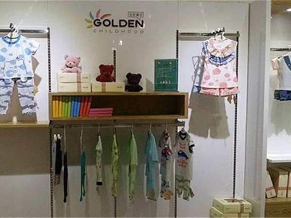 金色童年童装店铺展示