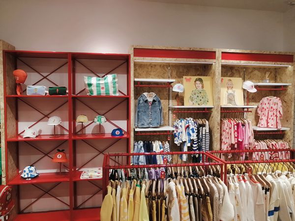 贝贝品诺童装店铺展示