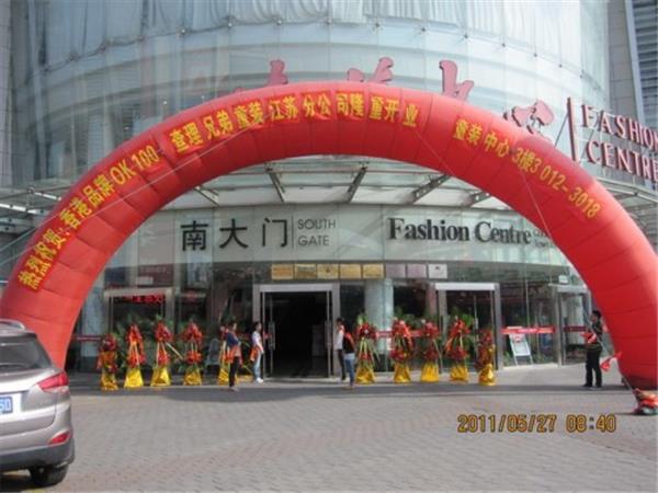 查理兄弟童装店铺展示