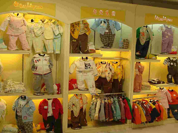 奇宝乐园童装店铺展示