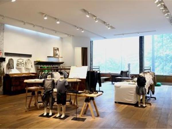 江南布衣童装店铺展示