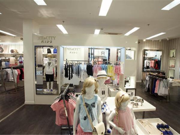 米喜迪童装店铺展示
