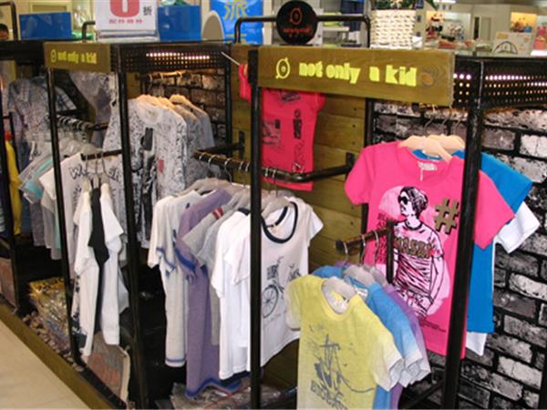 黄小丫童装店铺展示