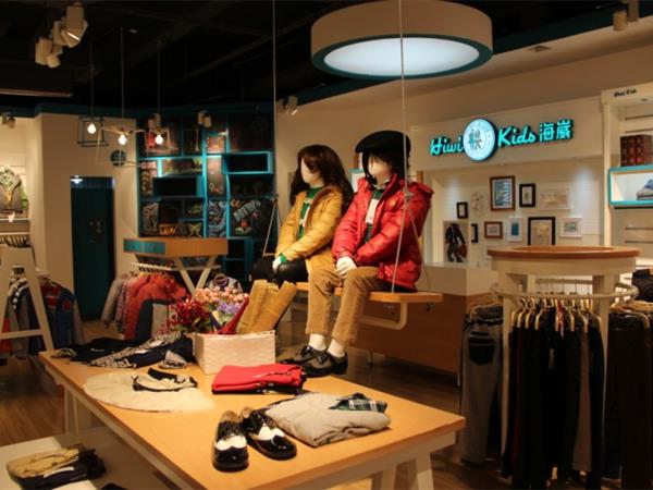 海崴童装店铺展示