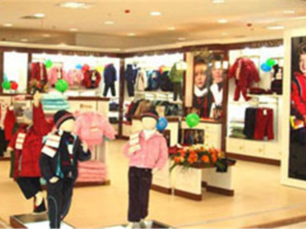贝尼斯童装店铺展示