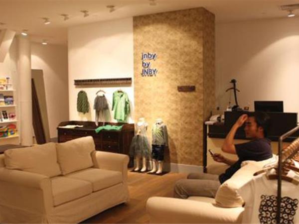 小江南布衣童装店铺展示