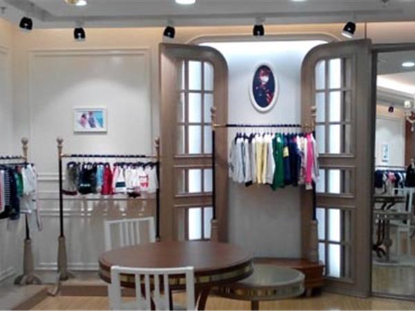 查理兄弟童装店铺展示