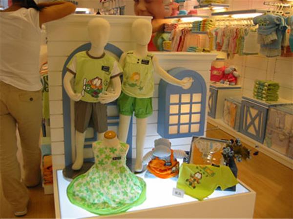 派克兰帝童装店铺展示
