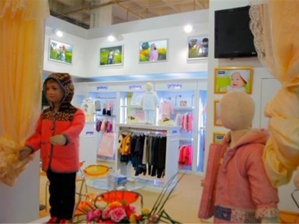 哥米妮童装店铺展示