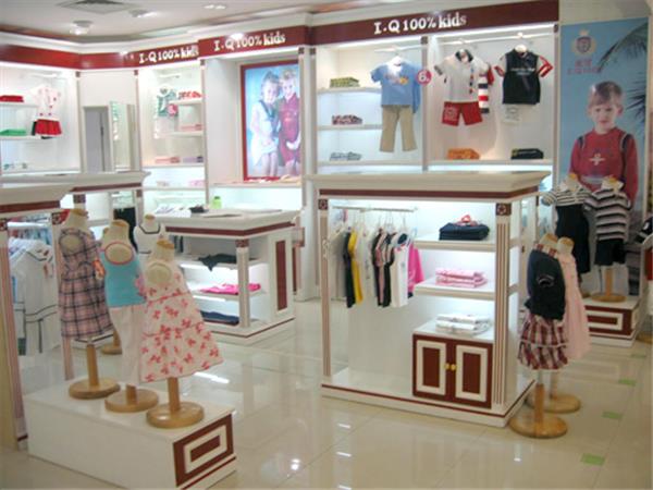爱可童装店铺展示