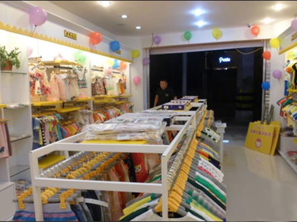 卡西思童装店铺展示