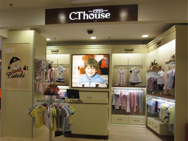 HELLO KITTY童装店铺展示