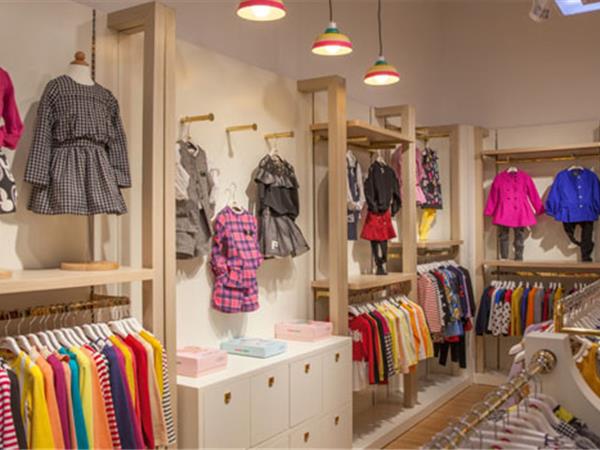 彩虹森林童装店铺展示