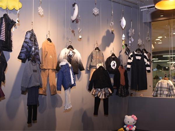 苹果橙童装店铺展示