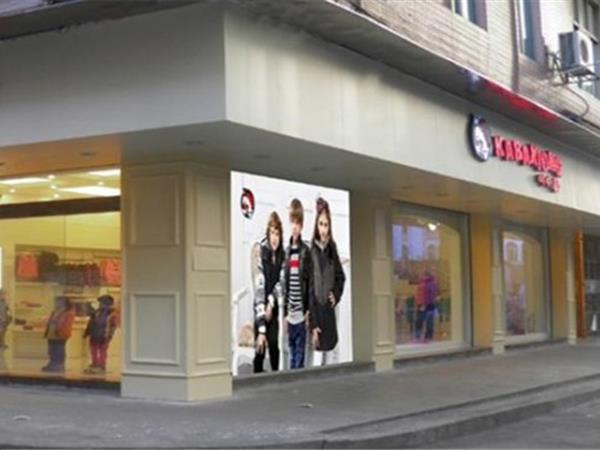 咔叭熊童装店铺展示