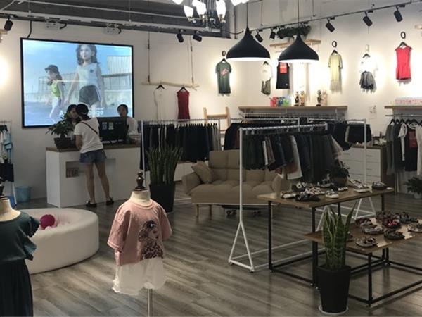 苹果橙童装店铺展示