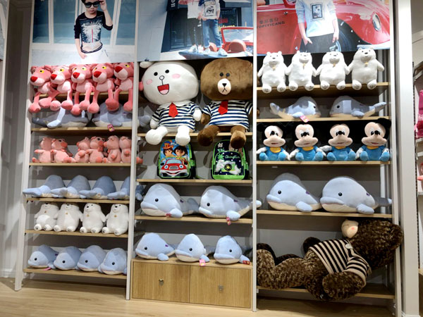 童品壹仓童装店铺展示