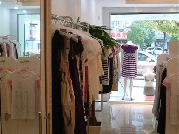贝儿森童装店铺展示