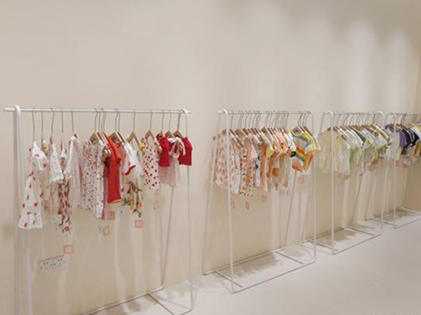 汐花糖童装店铺展示