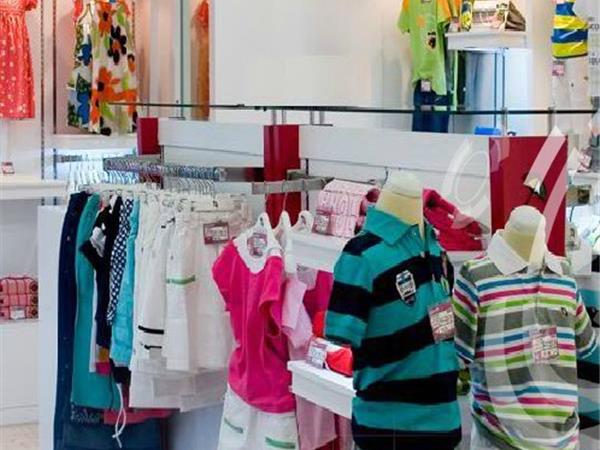 贝蒂小羊童装店铺展示