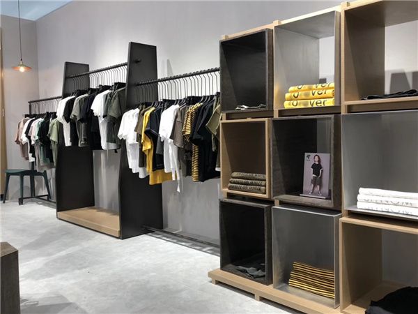 衣城优品童装店铺展示