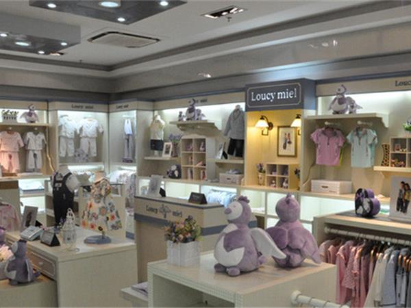 路西·米儿童装店铺展示