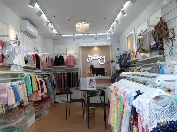 巴拉邦童装店铺展示