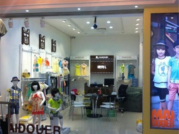 唛兜儿童装店铺展示