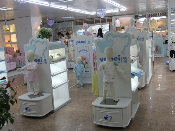 雅培童装店铺展示