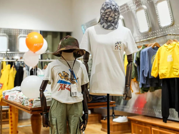 AKCLUBKIDS童装店铺展示