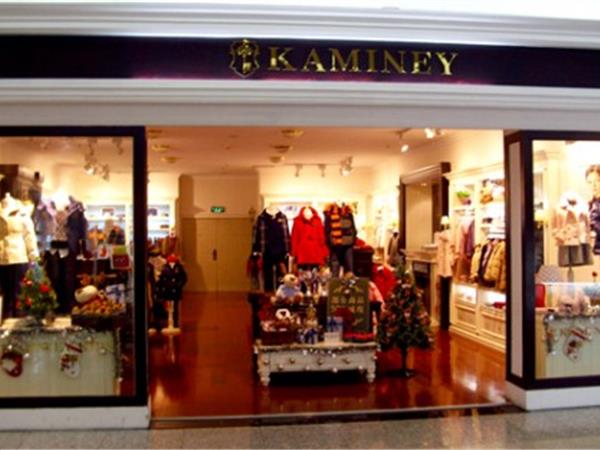 卡米尼童装店铺展示