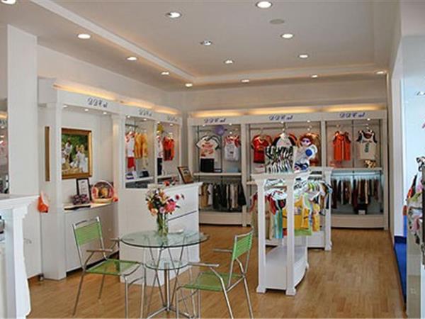 好宁儿童装店铺展示