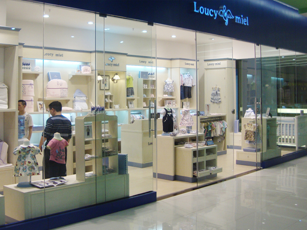 路西米儿童装店铺展示