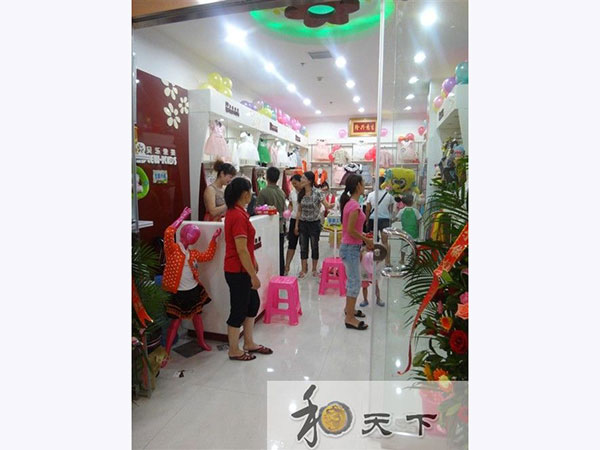 贝乐依娃童装店铺展示