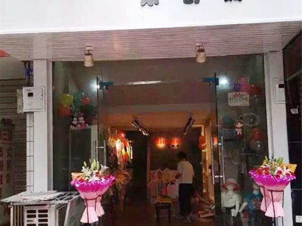 米奇姆童装店铺展示