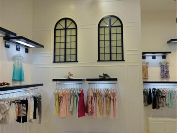 威格璐丝童装店铺展示