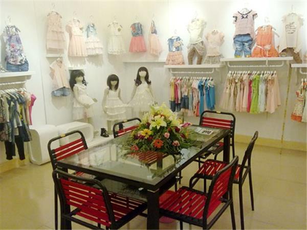 摩洛卡卡童装店铺展示