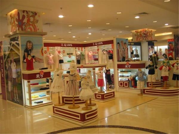爱可童装店铺展示