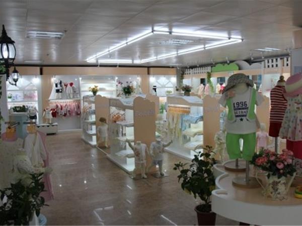 蓓宝童装店铺展示