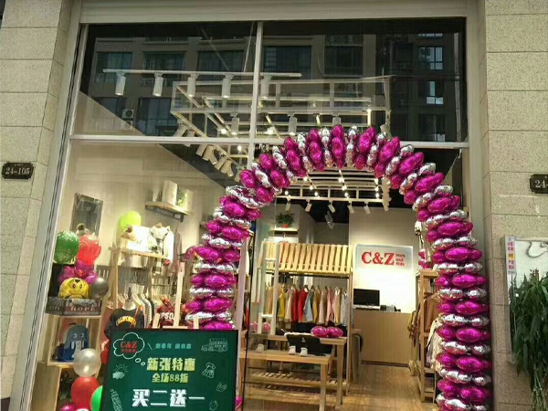 崇者童装店铺展示