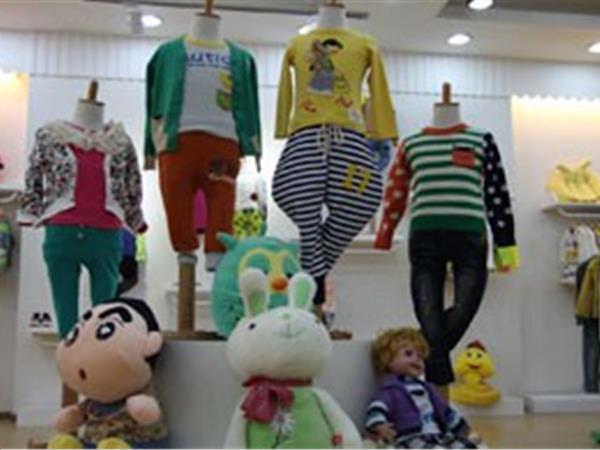 乐歪歪童装店铺展示