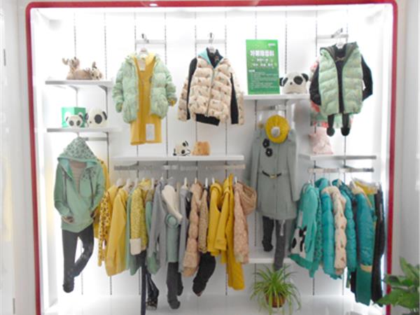 乐鲨童装店铺展示