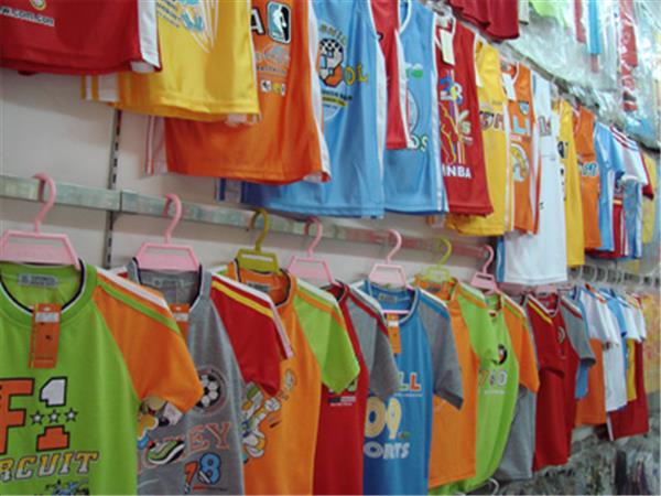 叮叮郎童装店铺展示