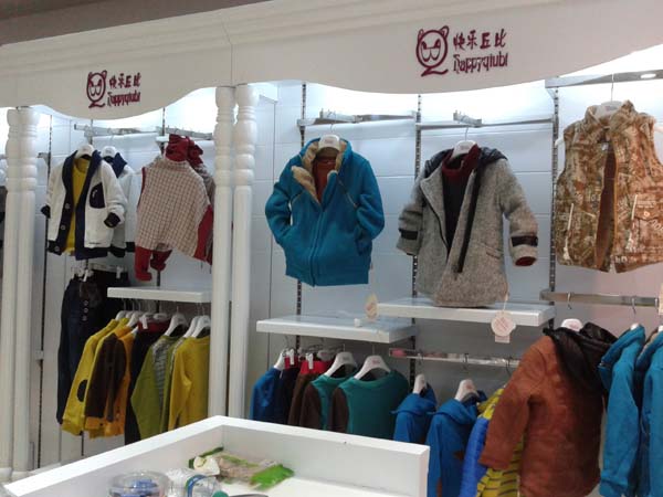 快乐丘比童装店铺展示