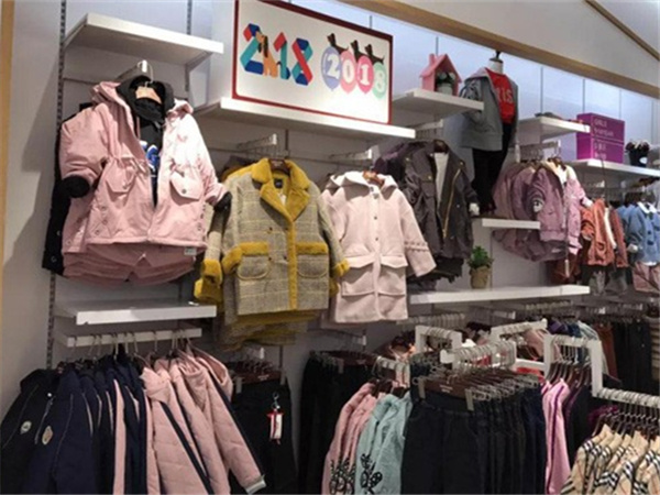 迪尼天地童装店铺展示