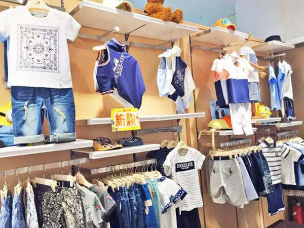 樱桃巧克力童装店铺展示